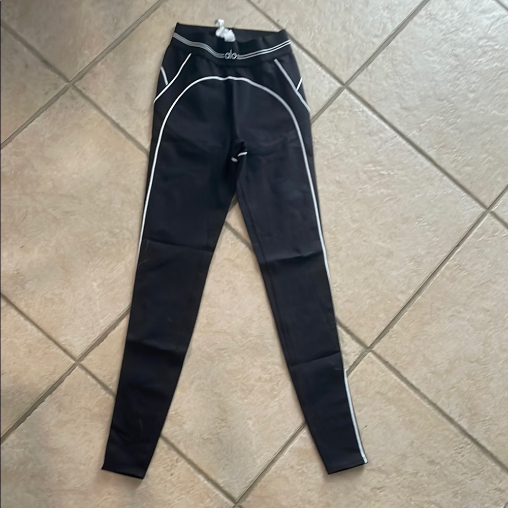 ALO Yoga Black Leggings for Active Comfort